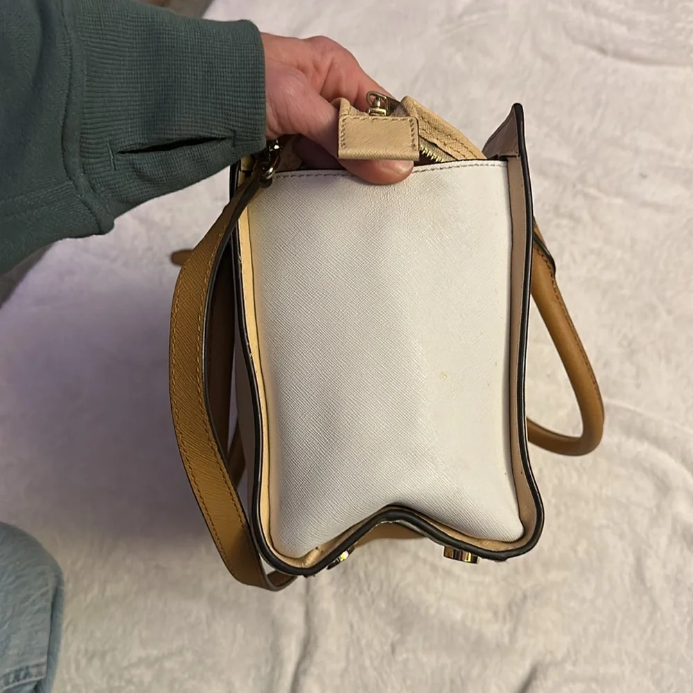 Michael Kors crossbody. - Picture 8 of 11
